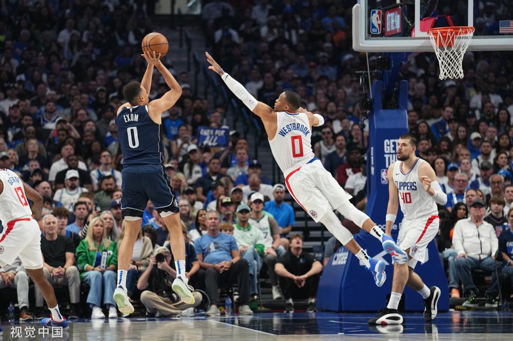 映了他在比 映了他在比